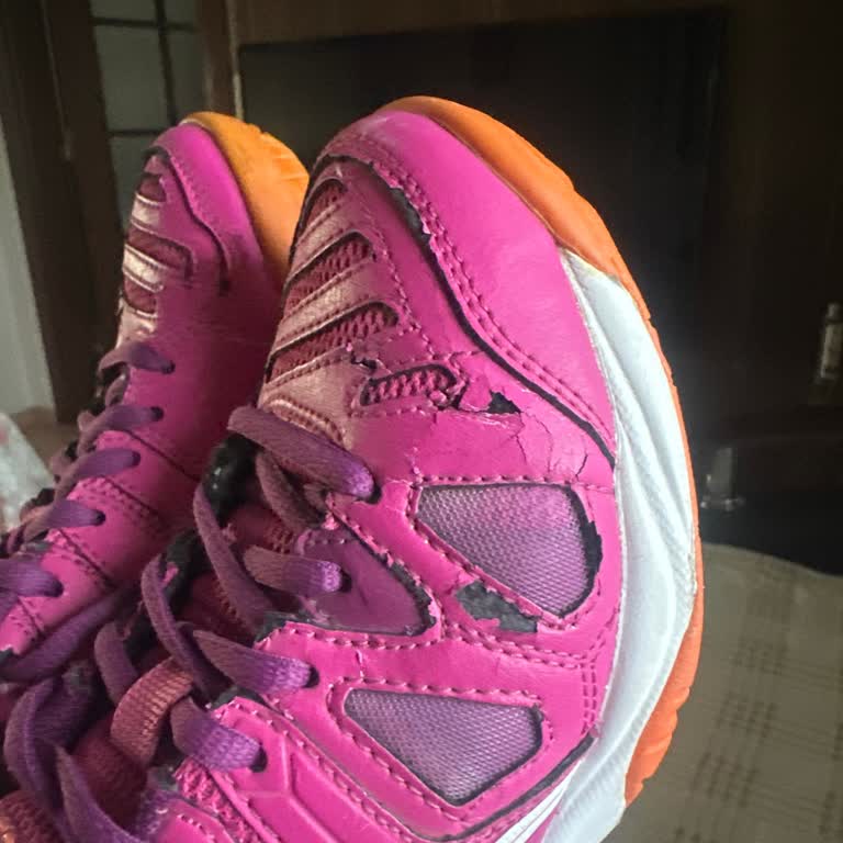 Asics Çocuk Ayakkabısının İlk Kullanımda Derisinin Soyulması Ve İade Talebi