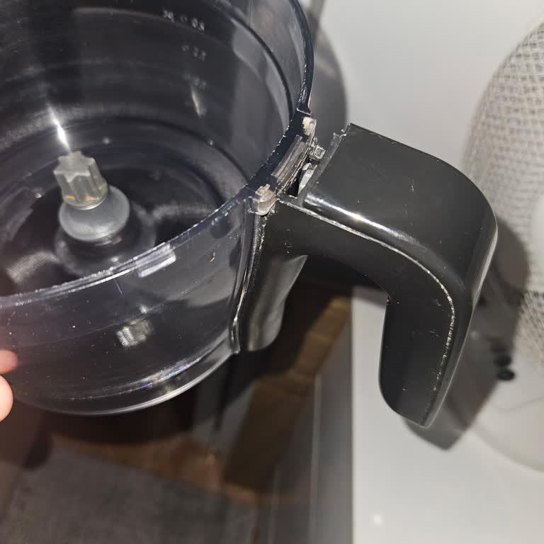 Karaca Mutfak Robotunda Kırılan Hazne Kolu, Ücretsiz Değişim İsteği Ve Çözüm Eksikliği