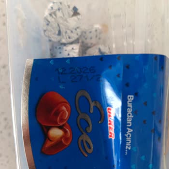 Ülker Çikolatasında Küflenmiş Ürün Ve Canlı Larva Sağlık Tehlikesi