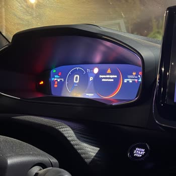 Peugeot 2008 Hibritte Direksiyonun Kendi Kendine Sola Dönmesi Ve Güvenlik Sistemleri Arızası