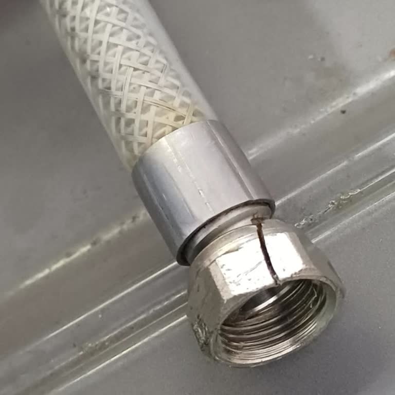 Beko Garanti Altındaki Ocaklı Fırında Gaz Borusu Kırıldı, Yangın Riski Ve Servis Hatası