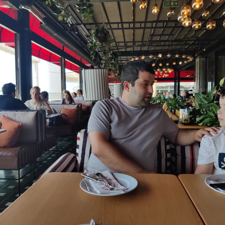 Kapalı Alanda Sigara İçilmesi Yasa Dışı Ve Müşterileri Rahatsız Ediyor