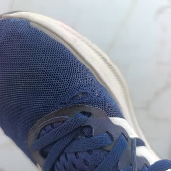 Adidas Ayakkabısında Erken Yırtılma, FLO Mağazası Çözüm Sunmuyor