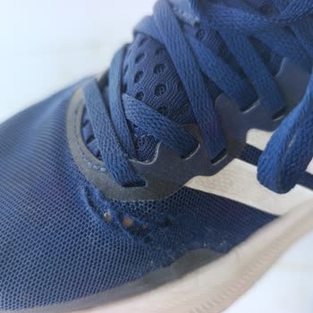 Adidas Ayakkabısında Erken Yırtılma, FLO Mağazası Çözüm Sunmuyor