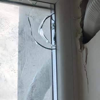 LG Servisinin Dikkatsizliği Cam Kırdı, Şirket Hızlı Çözümle Mağduriyeti Giderdi
