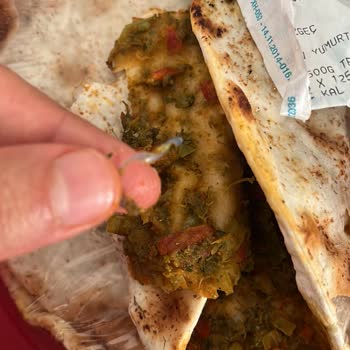 A101 Şubesinde Satın Alınan Lahmacunda Plastik Parça Bulunması
