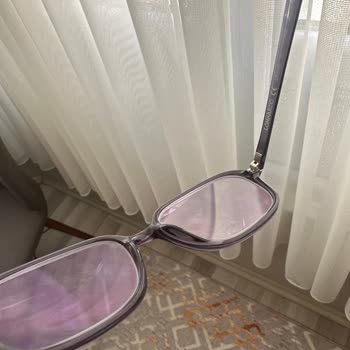 Hijyenik Olmayan Ve Yamuk Gözlük, Çalışanların İlgisiz Ve Ücretli Yaklaşımı
