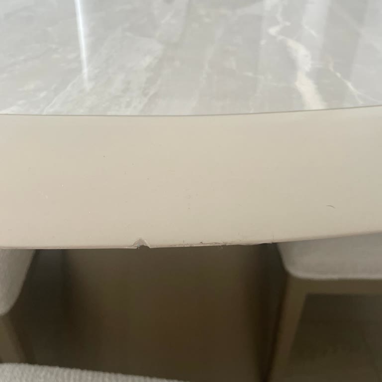 Hasarlı Masa Ve Sürekli Gecikmelerle İlgili Cevapsız Bekleyiş