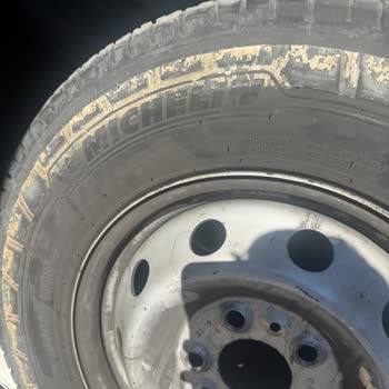 Michelin Yaz Lastiğindeki Ani Parçalanma Ve Kaza Riski