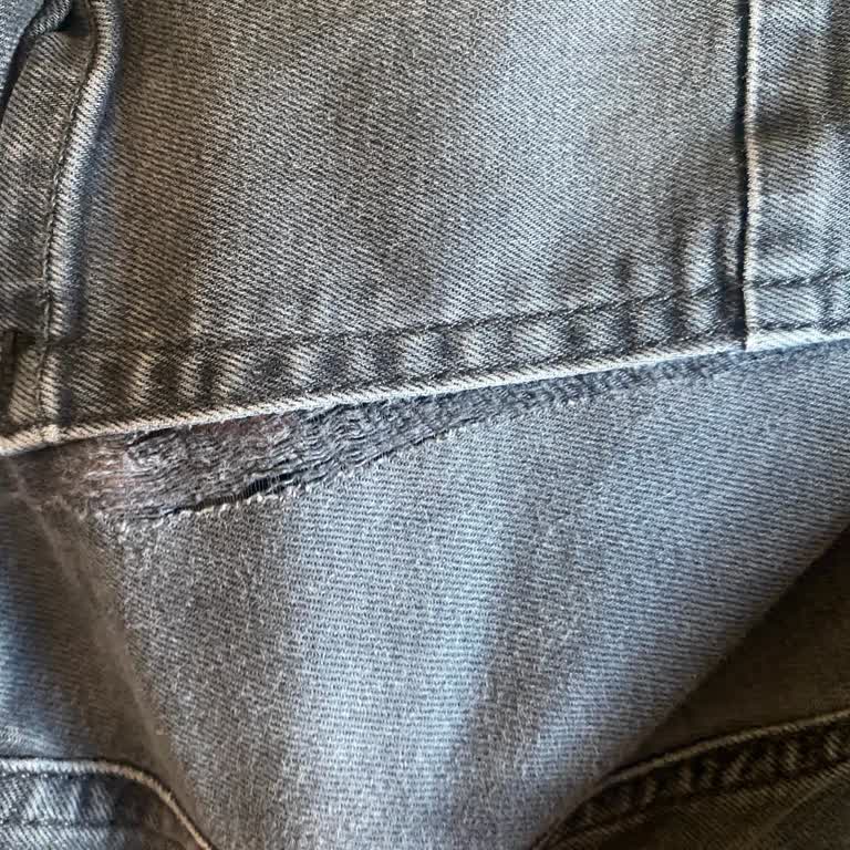 Mavi Gri Jean Pantolonun Bir Yıl İçinde Yırtılması Ve Değişim Talebi