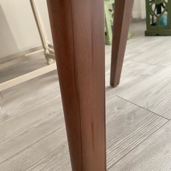 Kırık Mobilyalar, Yetkili Hakareti Ve Satışın Tek Taraflı İptali