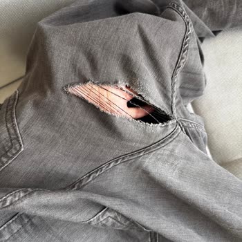 İlk Giyişte Yırtılan Kot Pantolon İçin Ayıplı Ürün Değişimi