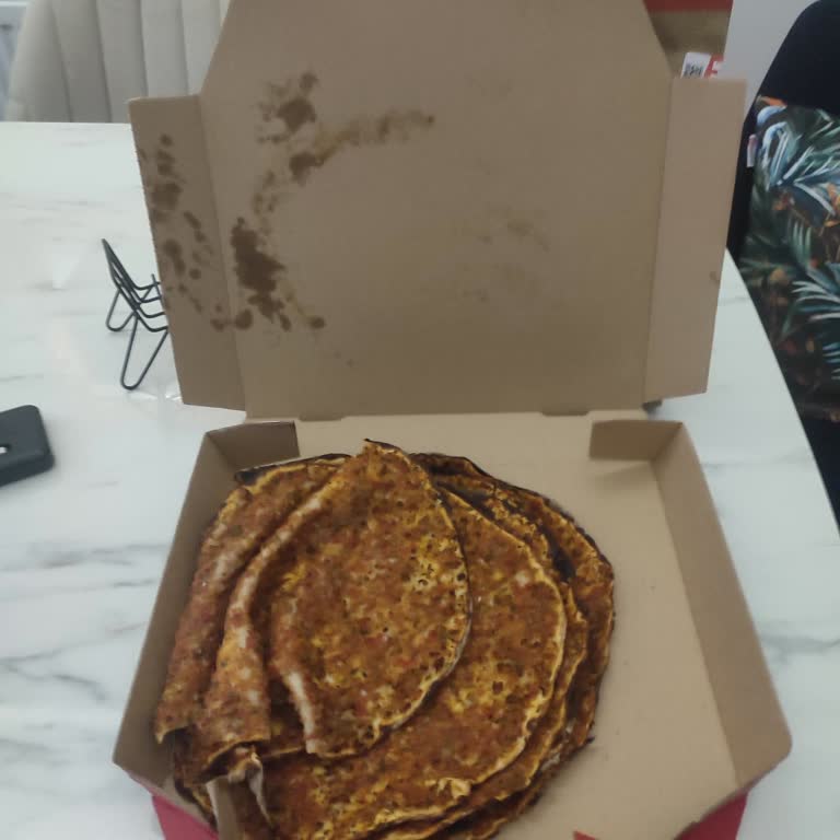Yanıltıcı Paketleme: Usta Pideci Siparişi Sbarro Kutusunda Geldi