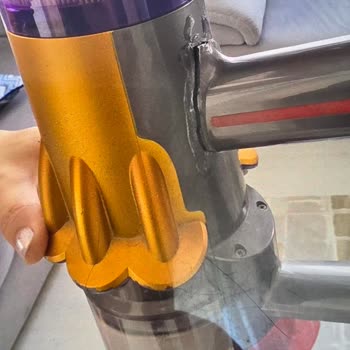 Dyson V12 Absolute Gövde Kırıldı, Ücretsiz Değişim Talep Ediyorum