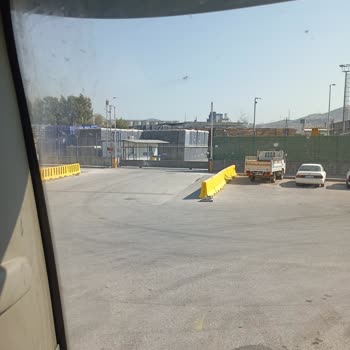 Tesise Zamanında Geldim, Saatlerce Kapıda Bekletildim