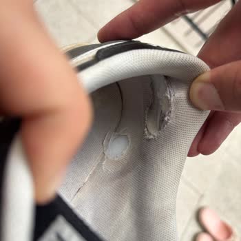 Kısa Sürede Yırtılan Reebok Ayakkabısında Kalite Hayal Kırıklığı