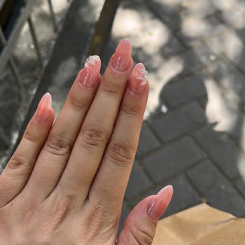 Betül Nail Studio Tırnaklarım Hem Şekil Hem De Görüntü Olarak Özensiz Ve Kötü Duruyordu