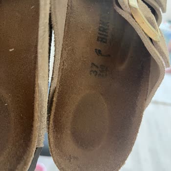 Ayıplı Birkenstock Terlikten Ayağımda Tahriş Ve Ürün Hızla Soyuluyor
