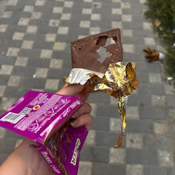 Ülker Çikolatada Yarı Boş Ve Kırık Ürün