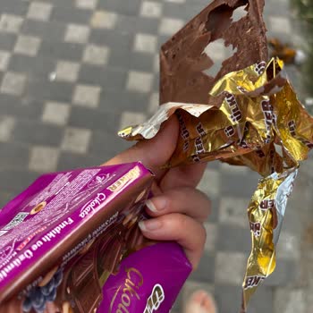 Ülker Çikolatada Yarı Boş Ve Kırık Ürün