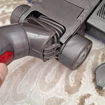 Dyson Süpürge Parçası Kırıldı Kullanıcı Hatası İddia Edildi Ve Yüksek Ücret Talep Edildi