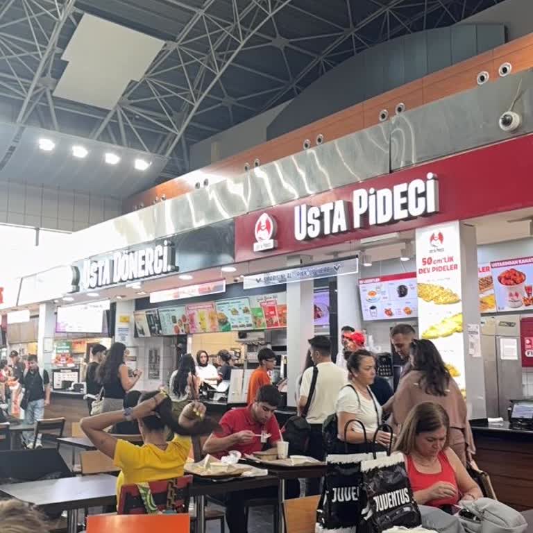 Usta Dönerci Şubesinde Bir Saat Bekletilen Sipariş Ve Kaba Çalışan Tavır