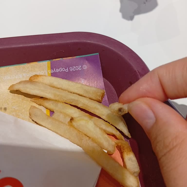 Popeyes Şubesinde Filizlenmiş Patatesler Gıda Güvenliği Endişesi Yarattı