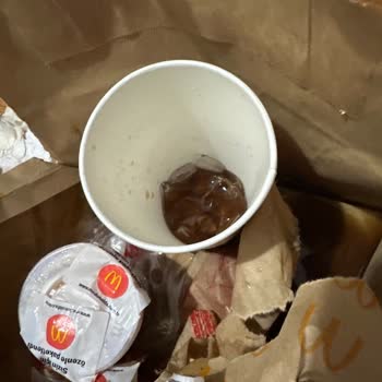 McDonald's Siparişinde Dökülen İçecek Ve Karışan Dondurma, Hijyen Sorunu