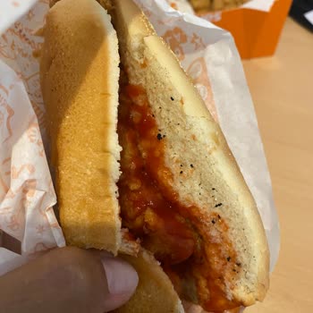 Popeyes Çocuk Menüsünde Hijyen İhlali Ve Kırık Oyuncak