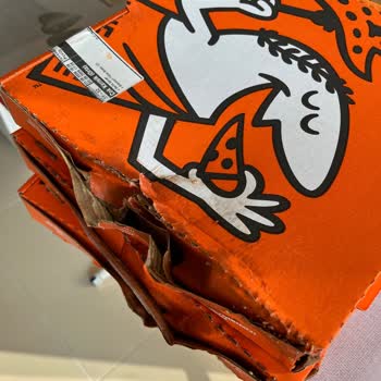 Hasarlı Ve Islak Pizza Kutuları, Dağılmış Ürün Ve Müşteri Hizmetlerinin Tutumu