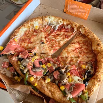 Hasarlı Ve Islak Pizza Kutuları, Dağılmış Ürün Ve Müşteri Hizmetlerinin Tutumu