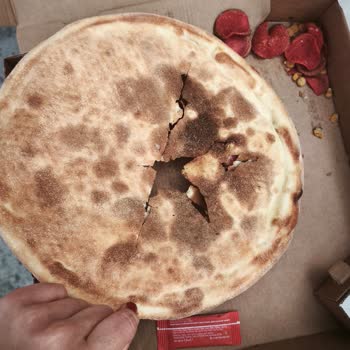 Delik Açmış Ve Dağılmış Pizza, Şube Yetkilisinden Yardım Yok