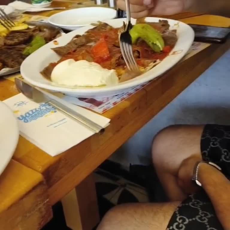 Bursa Kebap Evi Antalya Şubesinde Kaba Personel Ve Klimasız Ortam Şikayeti