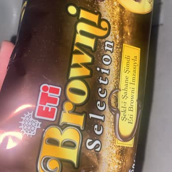 Eti Browni Şekli Şahane Ürünün İçinde Bulunan Böcek Parçası Hijyen Güvenini Sarsıyor