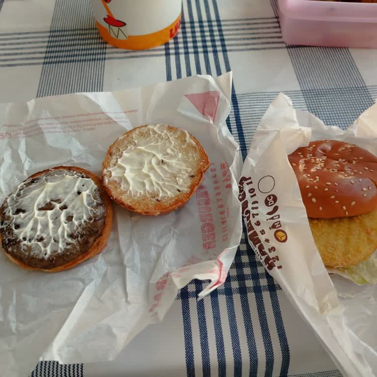 Burger King Siparişimde Görsel Uyuşmazlığı, Kalitesiz Ürün Ve 2 Saatlik Teslimat Gecikmesi