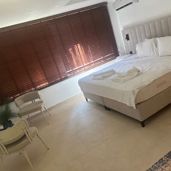 Imágenes Engañosas en Reserva de Hotel Buka en Hotels.com