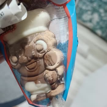 Şok Market'ten Bozulmuş Ozmo Fun Çocuk Çikolatası Üzerinde Beyaz Kabarcıklar