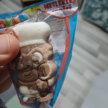 Şok Market'ten Bozulmuş Ozmo Fun Çocuk Çikolatası Üzerinde Beyaz Kabarcıklar