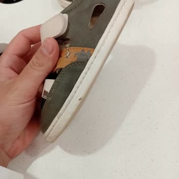Ortopedik Olmadığı Belirlenen Çocuk Ayakkabısı Ve Mağaza Personelinin Kırıcı Tavrı