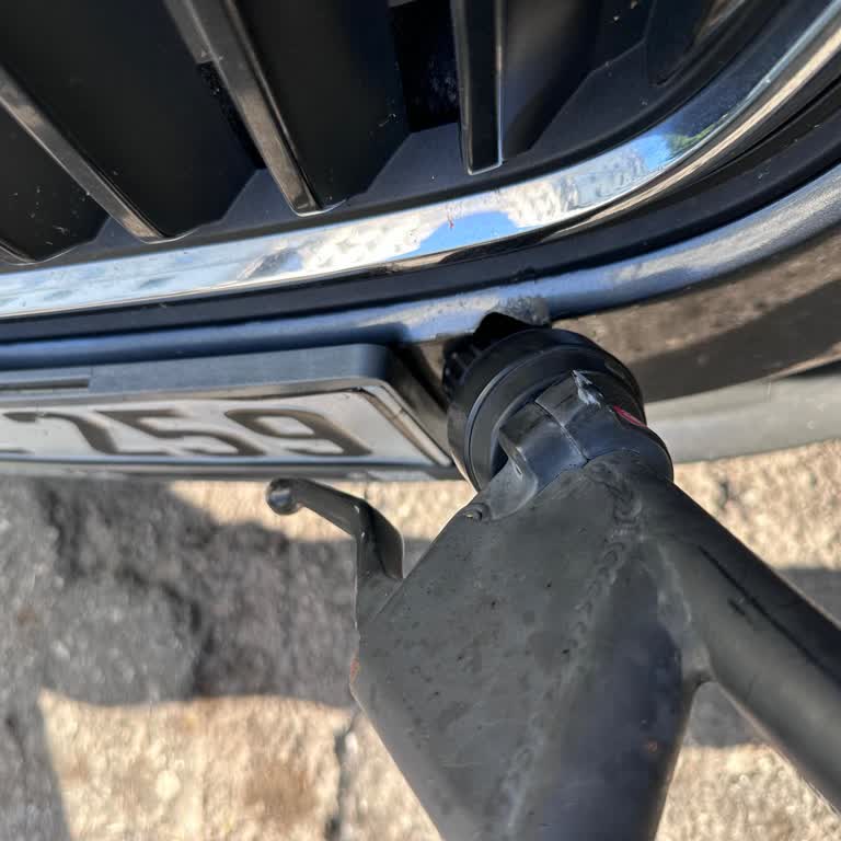 Martı Scooter’ların Kontrolsüz Parkı Aracımda Hasara Yol Açtı