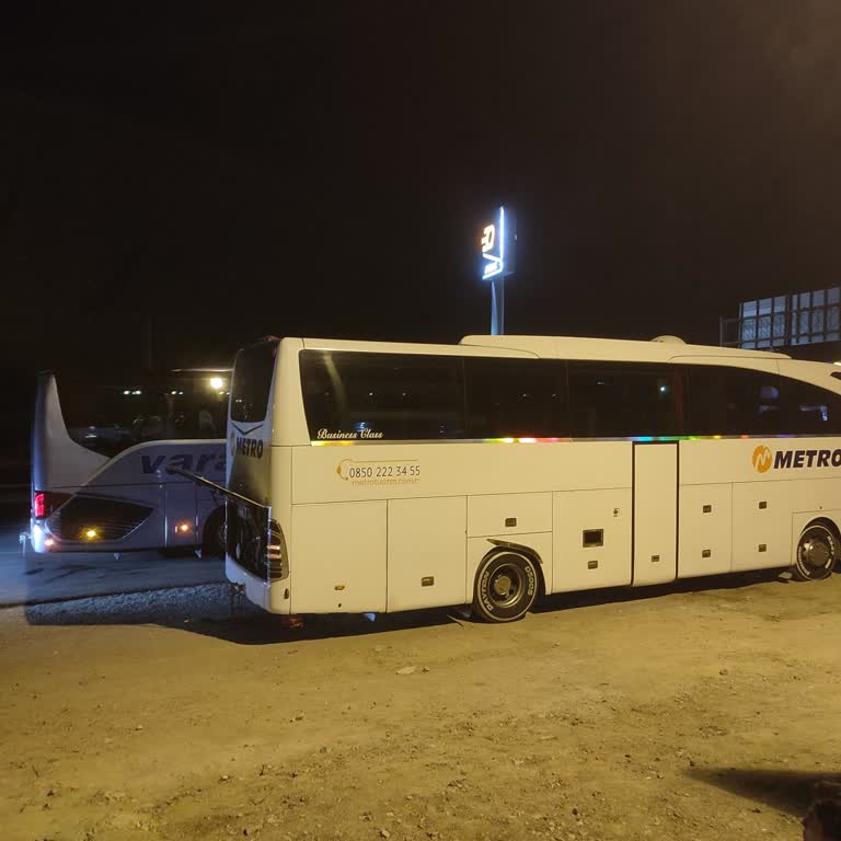 Motor Soğutma Borusu Patlamasıyla Yolda Kalan Yolcular Çözüm Bekliyor