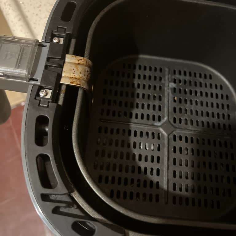 Philips Airfryer Çekmece Sorunu İçin Garanti Dışı 5.5 Bin TL Ücret Talebi