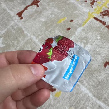 Danone Tikveşli Danino Yoğurt İçinde Siyah Siyah Küçük Parçacıklar Fark Ettim