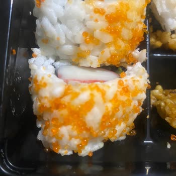 Sushi Box Ürünlerinde Sert Pirinç Ve Lezzetsiz Somon, Saklama Koşulları Şikayet Edildi