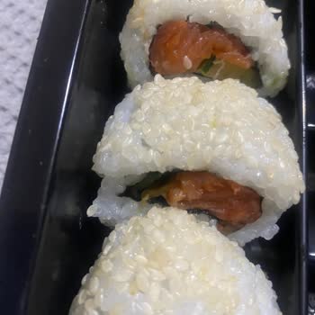 Sushi Box Ürünlerinde Sert Pirinç Ve Lezzetsiz Somon, Saklama Koşulları Şikayet Edildi