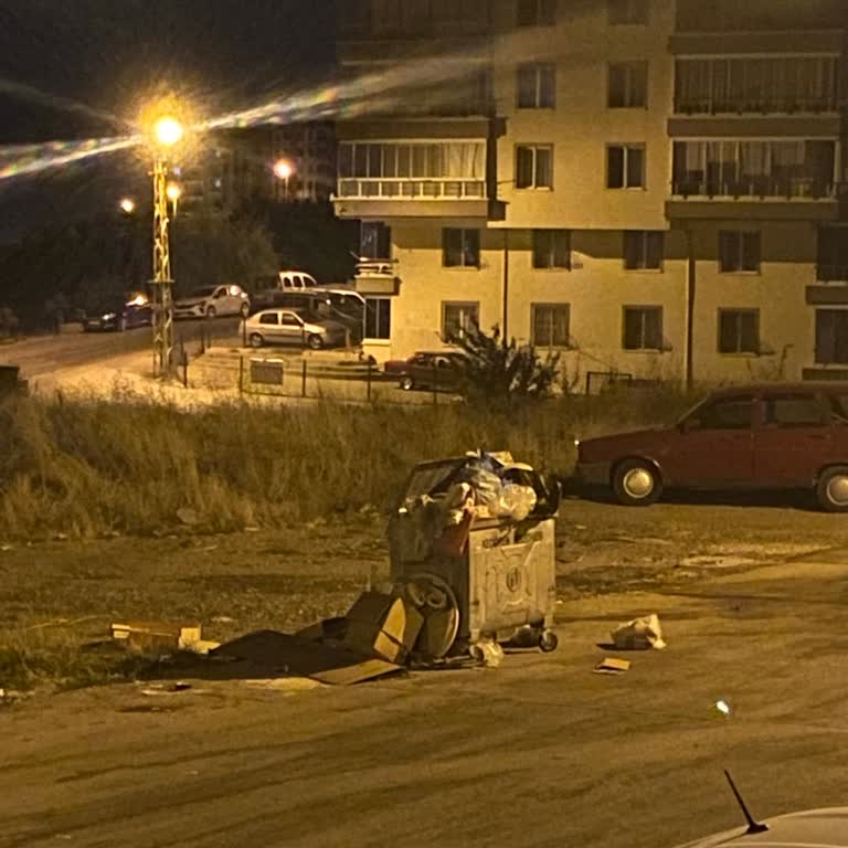 Bağcılar Sokak Çöp Toplanmaması Ve Yoğun Koku Sorunu
