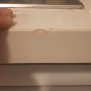 Mutfak Tezgahındaki Çatlama Ve Çıkarılamaz Lekeler Çözülmedi