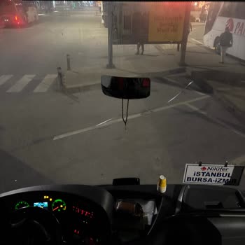 Kuşadası İstanbul Seferinde Eski Ve Bakımsız Otobüs Nedeniyle Donma Şikayeti
