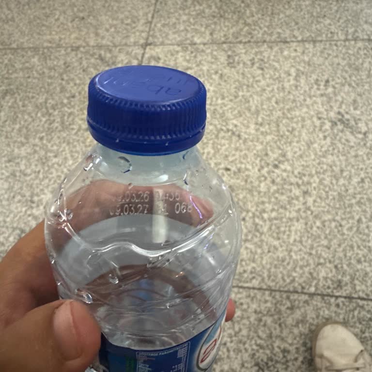Klor Kokusu Ve Çeşme Suyu Tadına Sahip Şişe Suya Sağlık Riski