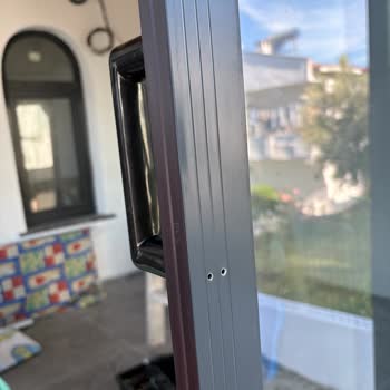 BKS Cam Balkon Bayisinin Ürün Teslimatı Ve Montajındaki Sürekli Gecikme Ve Kalitesiz İşçilik